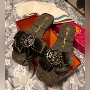 NWT Tory Burch Olive Jeweled Velvet Bow Slide Sandals Sz 8 $298